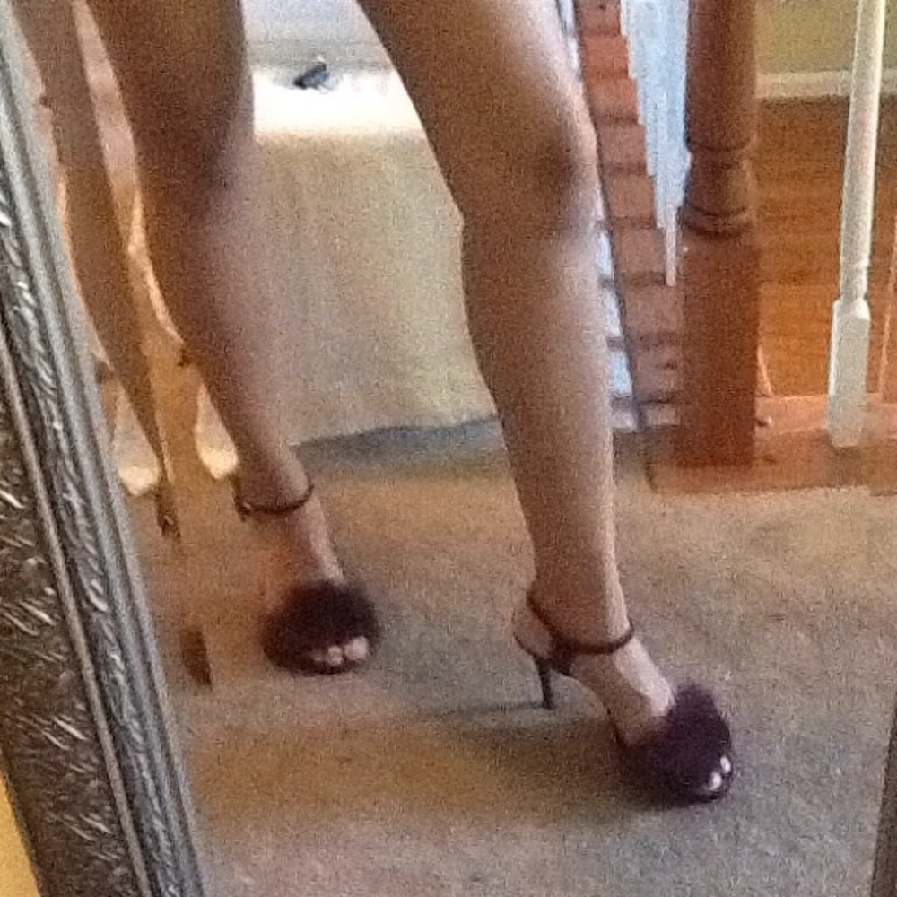 Michael Kors Burgindy real rabbit fur platform real suede heels NWT SIZE 8.5